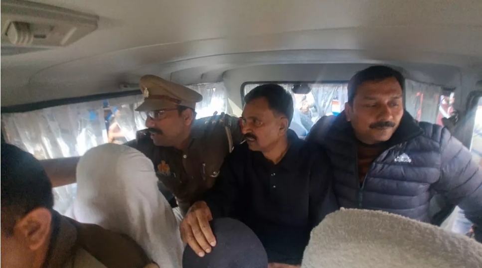 दुष्कर्म के आरोपी कांग्रेस सांसद राकेश राठौर गिरफ्तार