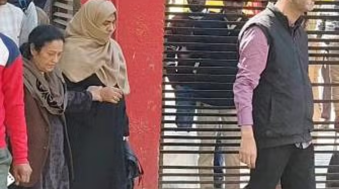 जेल में बंद आजम से पत्नी व बेटे ने की मुलाकात