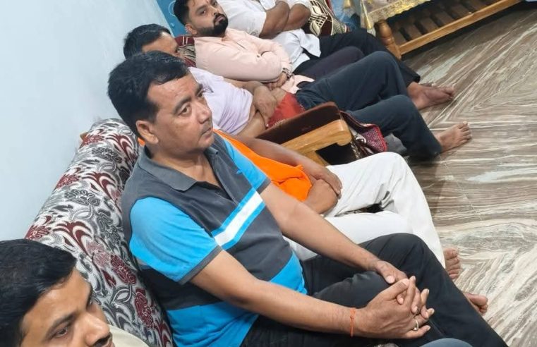 श्रद्धेय डाक्टर श्यामा प्रसाद मुखर्जी जी की प्रतिमा पर पुष्पांजलि किया