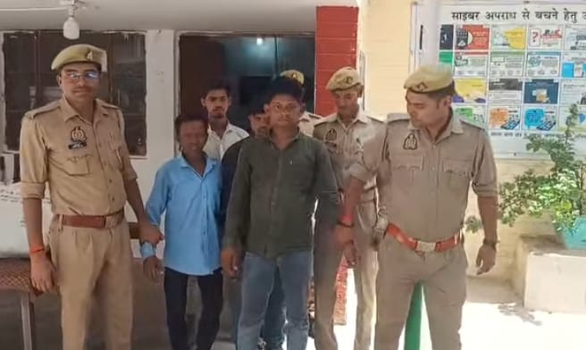बांदा थाना मटौंध पुलिस टीम द्वारा 04 अन्तर्राज्यीय अवैध गांजा तस्करों को किया गया गिरफ्तार ।