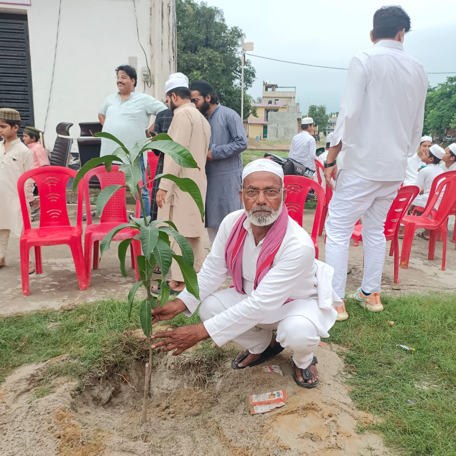 अखिलेश यादव के जन्मदिन के मौके पर 52 पेड़ लगाकर पर्यावरण जन्मदिवस के रूप में जन्मदिन मनाया गया। ‌