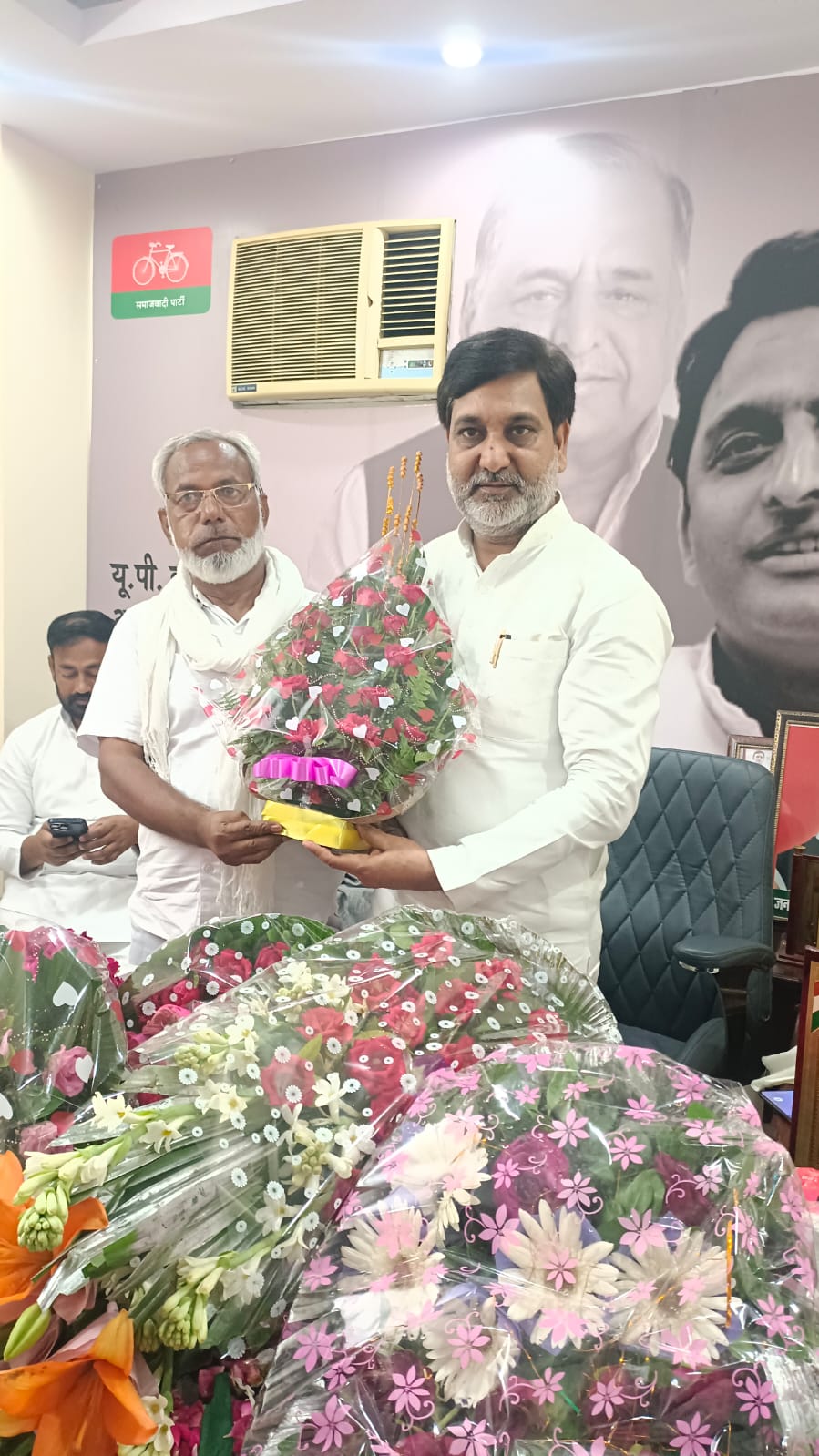 मोहम्मद शकील नदवी साहब को यौमें पैदाइश की मुबारकबाद पेश करते हैं।