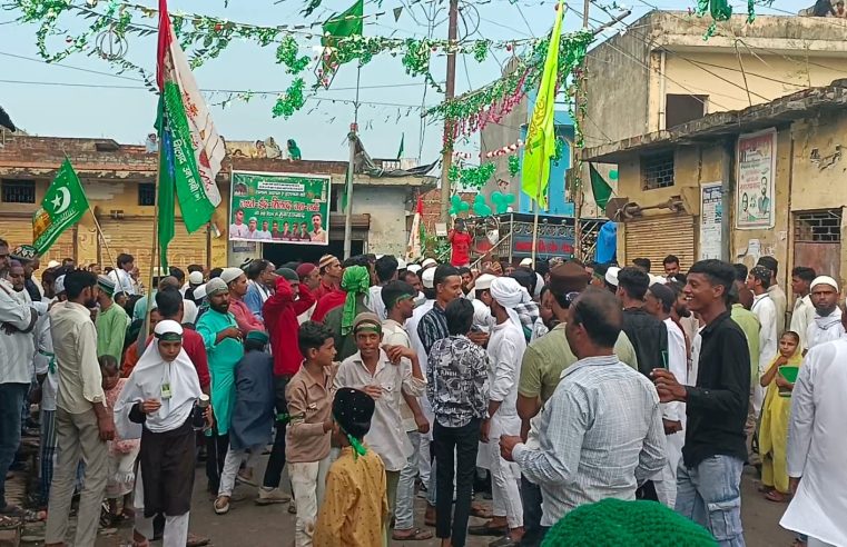 महोना में 12 रबी उल अव्वल का जुलूस रवायती अंदाज में शानदार तरीके से निकला